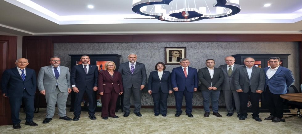 DAVUTOĞLU’DAN BAŞKAN ESİN KÖYMEN’E ZİYARET 