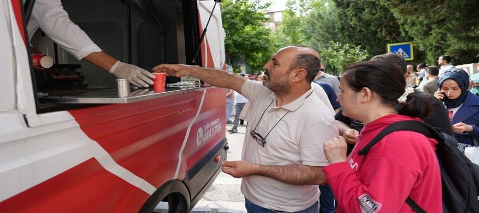 MALTEPE BELEDİYESİ ÖĞRENCİLERİ YALNIZ BIRAKMADI 