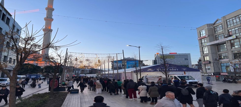 MALTEPELİLER İFTARDA AYNI SOFRADA BULUŞMAYA DEVAM EDİYOR! 