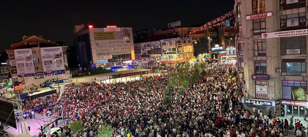 Maltepe’de Cumhuriyet Meydanı’na Sığmayan Milli Maç Çoşkusu...
