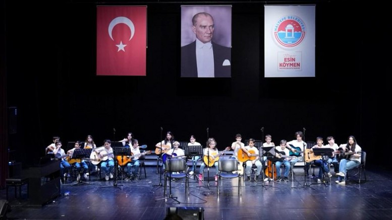 MALTEPE’DE GELECEĞİN SANATÇILARINDAN YIL SONU GÖSTERİSİ 