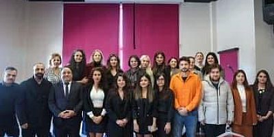 BAŞKAN ESİN KÖYMEN: “CUMHURİYET DEĞERLERİYLE ÖĞRENCİLER YETİŞTİREN TÜM ÖĞRETMENLERİMİZİ KUTLARIM!” 