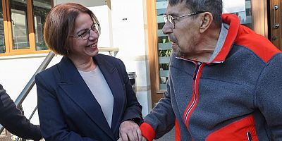 BAŞKAN ESİN KÖYMEN’DEN DUAYEN SANATÇIYA ZİYARET 