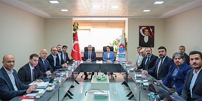BAŞKAN ESİN KÖYMEN: “İLÇEMİZDE TOPLU ULAŞIM HİZMETLERİNİ İYİLEŞTİRMEK İÇİN ÇALIŞIYORUZ!”
