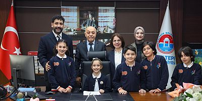 BAŞKAN ESİN KÖYMEN: “YARININ DOKTORLARI, AKADEMİSYENLERİ VE BU ÜLKENİN MİMARLARI SİZLER OLACAKSINIZ!”