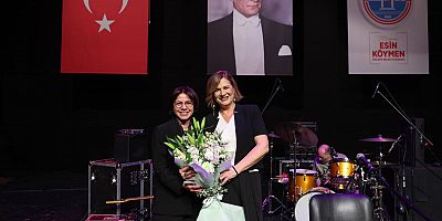 BİRSEN TEZER’DEN MUHTEŞEM KONSER 