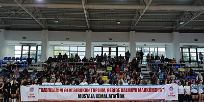 KADINLAR İÇİN SAHAYA ÇIKTILAR 