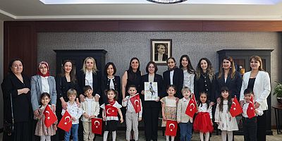 KREŞ ÖĞRENCİLERİNDEN BAŞKAN ESİN KÖYMEN’E 23 NİSAN ZİYARETİ 