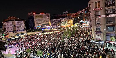 Maltepe’de Cumhuriyet Meydanı’na Sığmayan Milli Maç Çoşkusu...