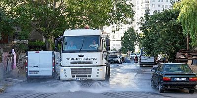 MALTEPE’DE TEMİZLİK SEFERBERLİĞİ 7/24 DEVAM EDİYOR 