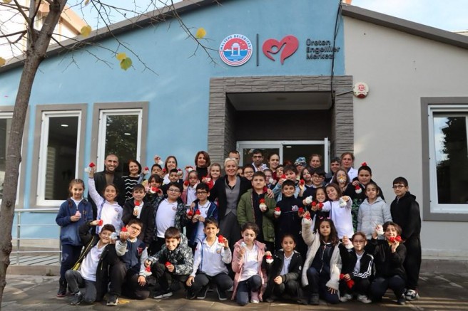 ÜRETEN ENGELLİLER MERKEZİ, MALTEPELİ ÖĞRENCİLERİ KONUK ETTİ 